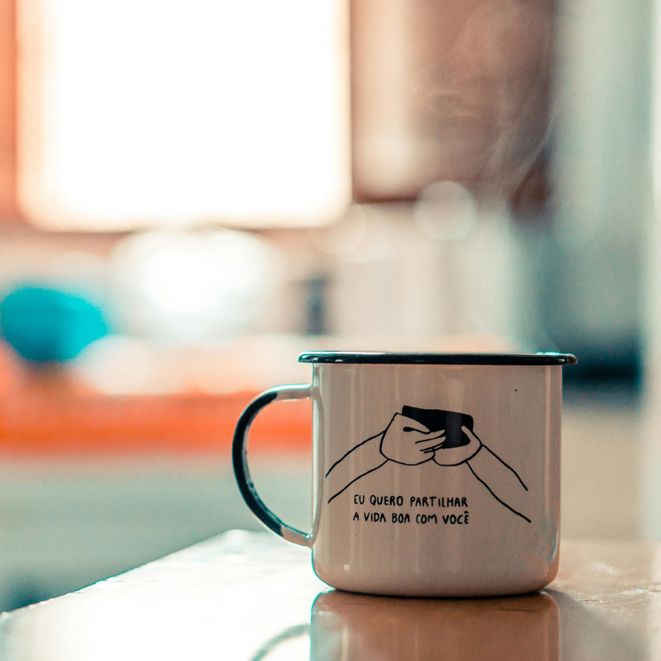 ZOV TIŠINE Close-up of a steaming mug with a sentimental message, perfect for cozy moments.